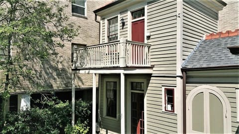 Walker Mansion on St Charles Ave - Unit 7 Apartment in Garden District