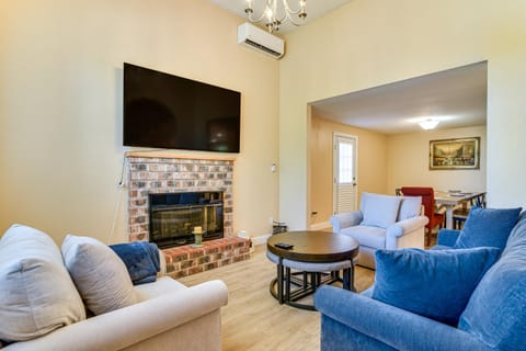 Private Outdoor Space 9 Mi to Downtown Vancouver! House in Vancouver