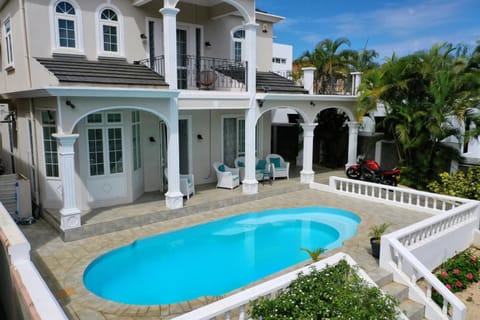 Property building, Patio, Day, Garden, Garden view, Pool view, Swimming pool, sunbed