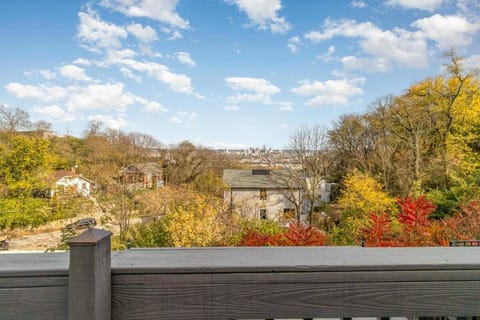 Skyline Views-Downtown House in Cincinnati