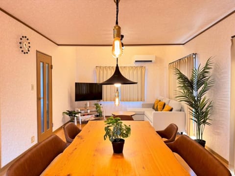 Communal lounge/ TV room, TV and multimedia, Living room, Dining area