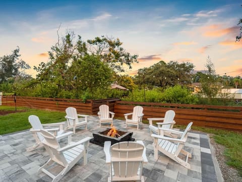 Waterfront kayaks new pool amenities galore House in Town N Country