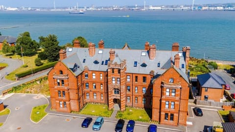 Bright Flat with Wifi, Close to Beach! Apartment in Wallasey