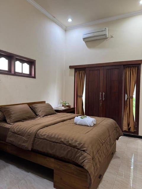 Bed, Photo of the whole room, Bedroom, air conditioner