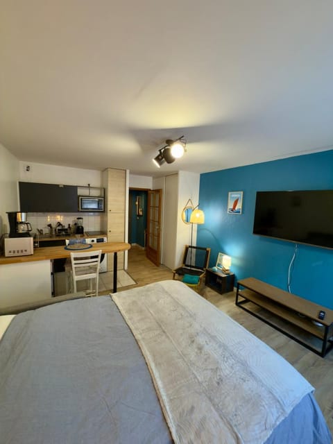 Communal lounge/ TV room, Bedroom