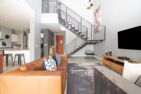 Communal lounge/ TV room, TV and multimedia, Kitchen or kitchenette, Living room, Seating area, Evening entertainment