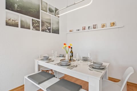 Dining area, Food
