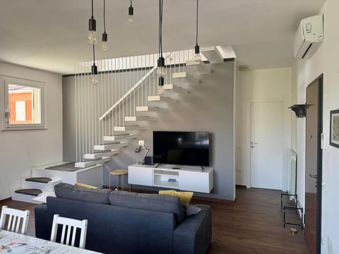 Communal lounge/ TV room, TV and multimedia, Living room, Evening entertainment
