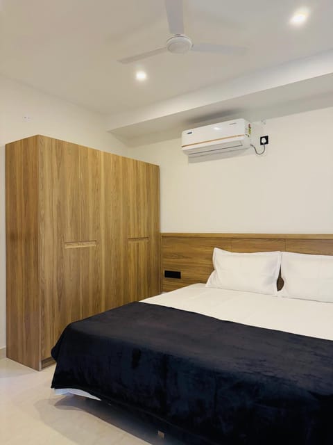 Bed, Bedroom, wardrobe, air conditioner