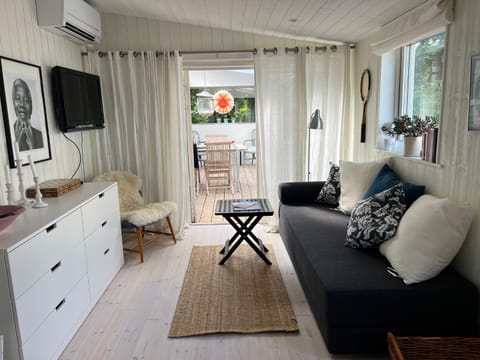 Communal lounge/ TV room, TV and multimedia, Living room, Seating area