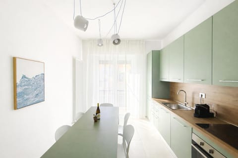 Coffee/tea facilities, Kitchen or kitchenette, Living room, dishwasher, oven