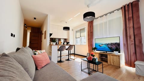 Communal lounge/ TV room, TV and multimedia, Living room, Seating area, Dining area, Evening entertainment