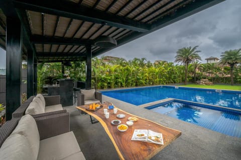 Patio, Staff, Neighbourhood, Natural landscape, Activities, Garden, View (from property/room), Kitchen or kitchenette, Food and drinks, Seating area, Food, Garden view, Mountain view, Pool view, Swimming pool, Entertainment, Breakfast, Drinks, children, older children, laundry