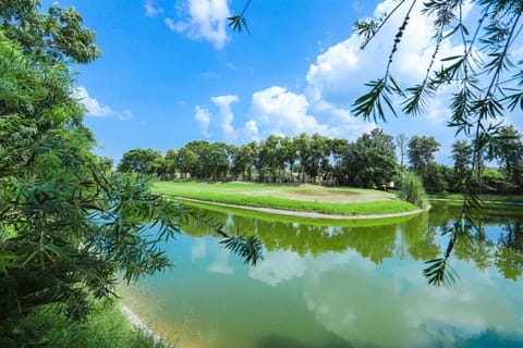 Day, Natural landscape, Golfcourse, Lake view