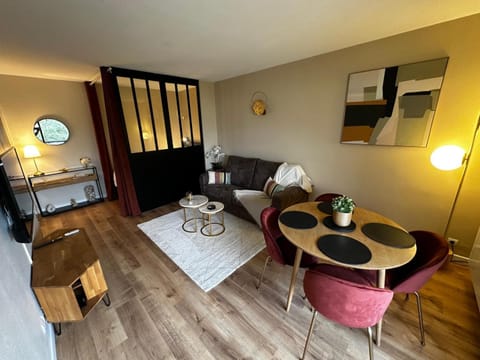 Living room, Photo of the whole room, Seating area, Dining area, Bedroom