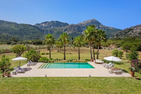 Nearby landmark, Spring, Day, Natural landscape, Garden, Garden view, Mountain view, Pool view, Swimming pool, sunbed