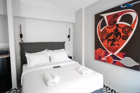 Bed, Photo of the whole room, Decorative detail, Bedroom, towels