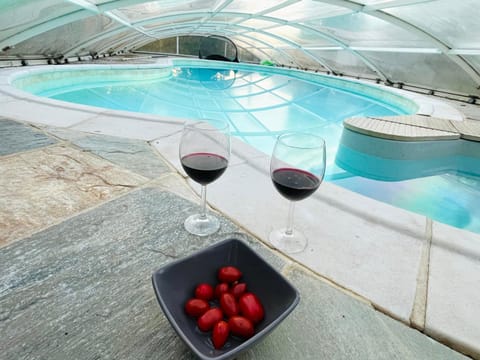 Food, Pool view, Swimming pool, Drinks, Alcoholic drinks