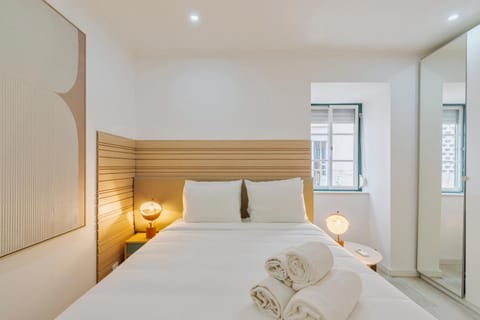 Bed, Photo of the whole room, Decorative detail, Bedroom, towels