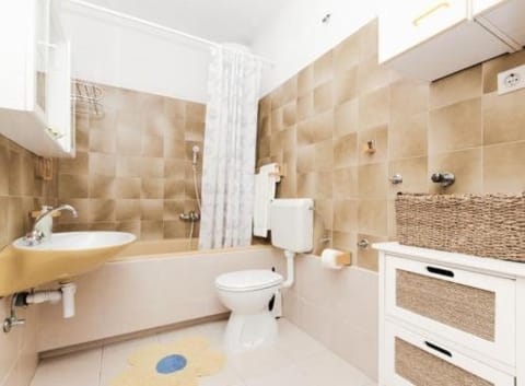 Apartmani Banić Apartman Studio 3 Bed and Breakfast in Split-Dalmatia County