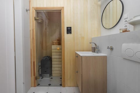 Shower, Sauna, towels