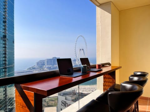 Communal lounge/ TV room, Natural landscape, Dining area, Sea view