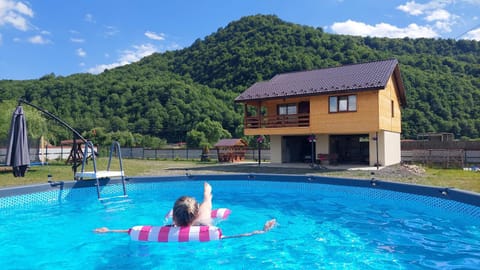 Property building, Day, People, Natural landscape, Mountain view, Pool view, Swimming pool, sunbed
