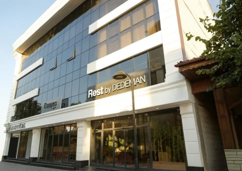 Property building, Facade/entrance, Day