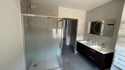 Logement moderne 80m2 - 6 personnes Apartment in Saarland, 66, Germany