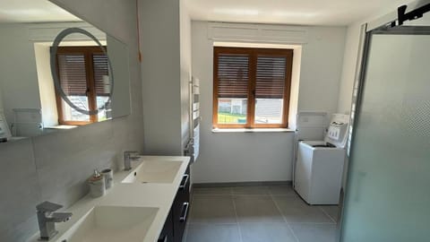 Logement moderne 80m2 - 6 personnes Apartment in Saarland, 66, Germany