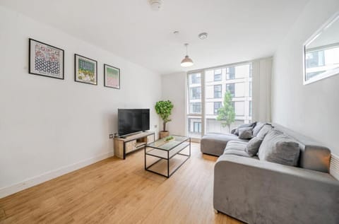 Communal lounge/ TV room, Living room, Seating area