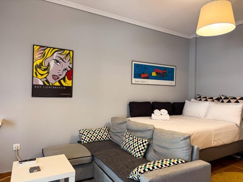 Bed, Living room