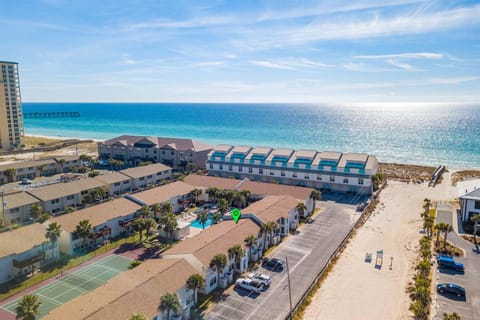 Property building, Bird's eye view, Pool view, Swimming pool, Location
