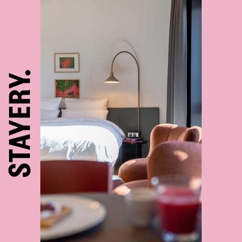 Bed, Photo of the whole room, Seating area, Bedroom, kitchen
