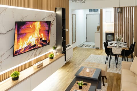 Communal lounge/ TV room, TV and multimedia, Kitchen or kitchenette, Living room, Seating area, Dining area, Evening entertainment