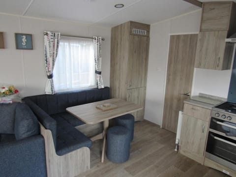 Caravan at Family Park WiFi, Parking Campground/ 
RV Resort in Dawlish