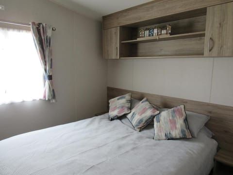 Caravan at Family Park WiFi, Parking Campground/ 
RV Resort in Dawlish