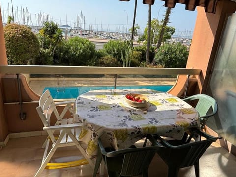 Appartement en Bord de mer avec piscine Apartment in Menton