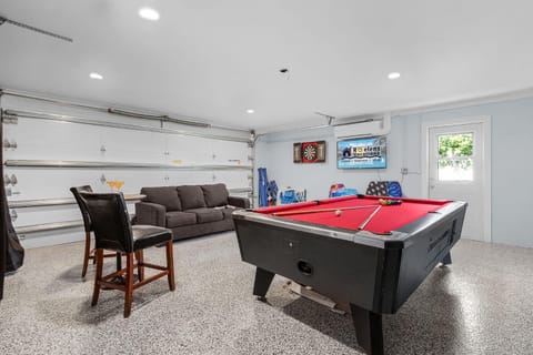 Endless Fun & Coastal Comfort with Game Room, Bikes & Beach Vibes - Luanne Beach Retreat - Roelens House in Iona