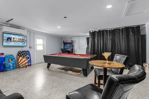 Endless Fun & Coastal Comfort with Game Room, Bikes & Beach Vibes - Luanne Beach Retreat - Roelens House in Iona