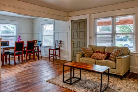 2BR Family Getaway with Yard Kitchen and Parking House in Lodi