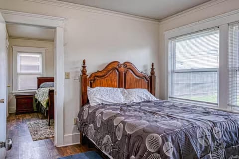 2BR Family Getaway with Yard Kitchen and Parking House in Lodi