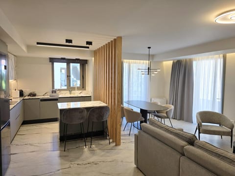 Kitchen or kitchenette, Living room