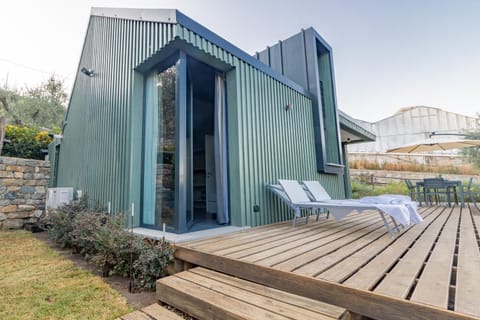 Property building, Patio, Day, Garden, Garden view