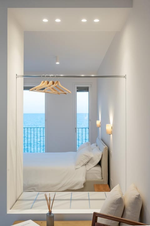 Photo of the whole room, Bedroom, Sea view