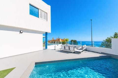 Day, Natural landscape, Pool view, Sea view, Swimming pool, sunbed