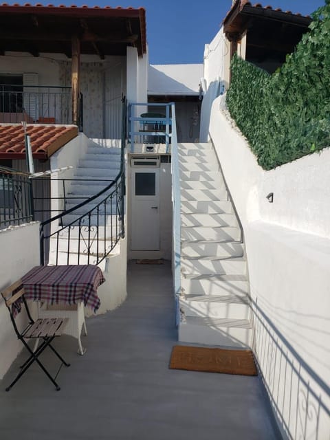 Property building, View (from property/room), Balcony/Terrace