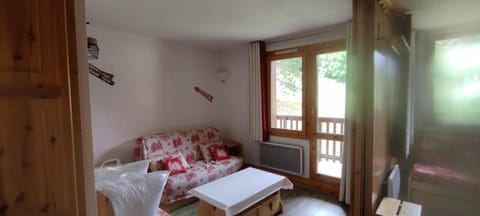 Studio divisible Montchavin draps serviettes torchons non fournis Ménage à faire Apartment in Landry