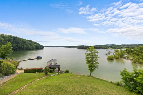 Sunsets at the Lake by American Patriot Getaways House in Douglas Lake