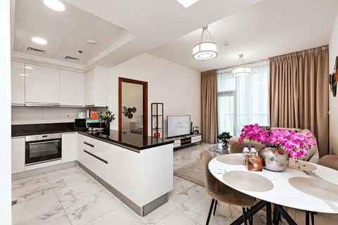 Living room, Photo of the whole room, Dining area